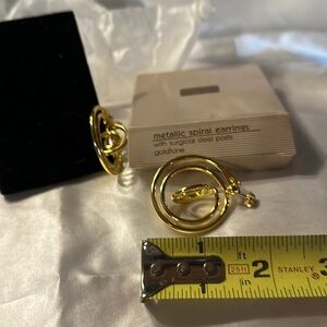 Avon (1992) Vintage Goldtone Metallic Spiral Earrings